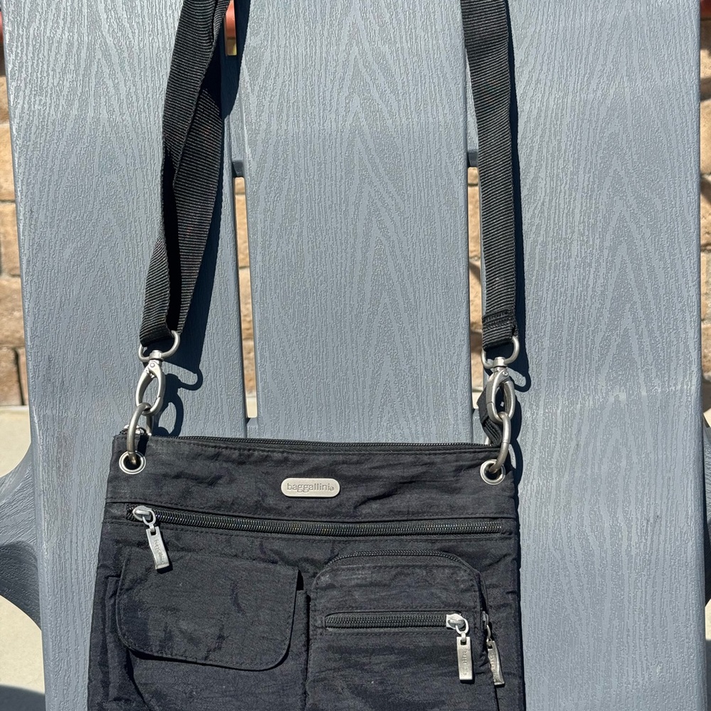 Baggallini Black Messenger Bag with Adjustable Strap and Durable Design